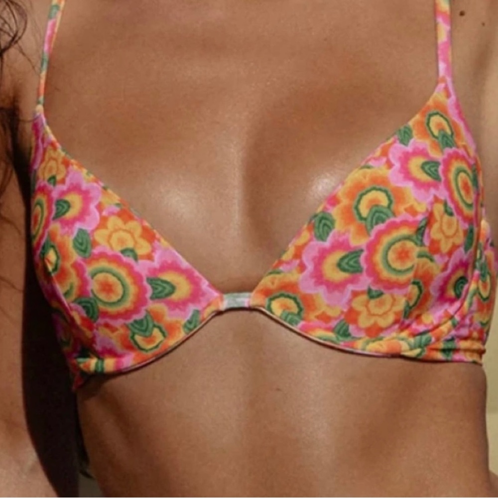 VDM BIKINI TOP IN MOD FLORAL